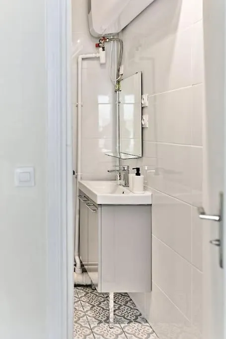 Apartment Appartement Cosy Face De Paris Montparnasse France